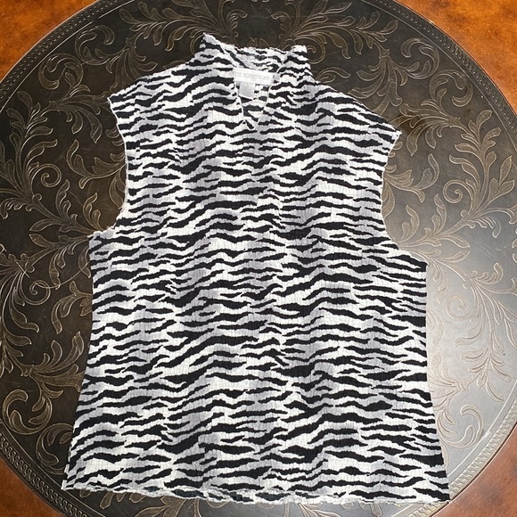 Petite Sophisticate Black & White Zebra Print Shiny Dressy Stretch Blouse Size L - Picture 4 of 7